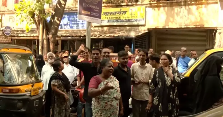 নয়াদিল্লি ছাড়ছেন নিম্ন আয়ের মানুষ